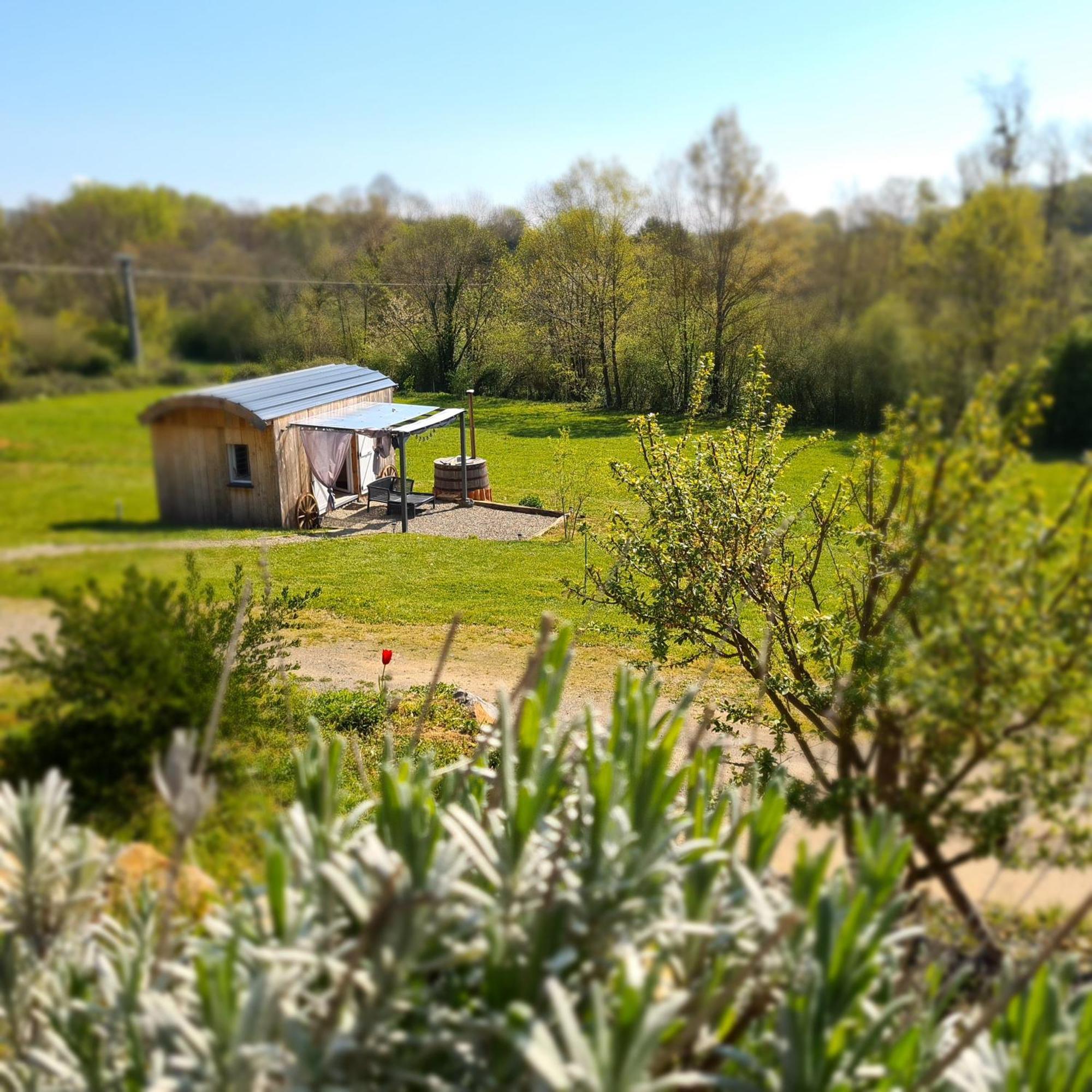 Les Milles Bottes Et Ses Roulottes Villa Encausse-les-Thermes Exterior foto